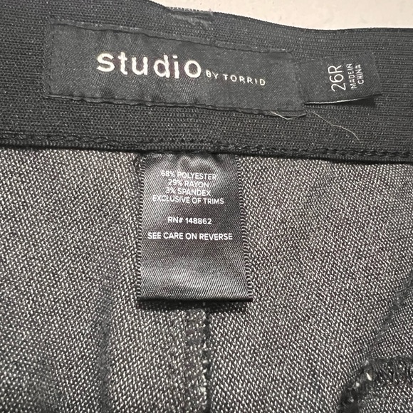 Studio by Torrid Wide Leg Grey Pants, Used—Like New, Size 26R - Picture 4 of 7